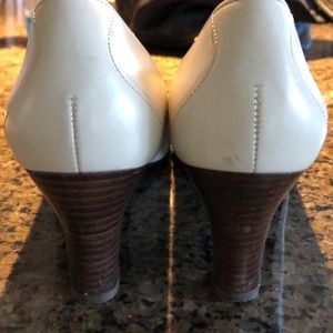 Etienne Aigner cream colored pumps